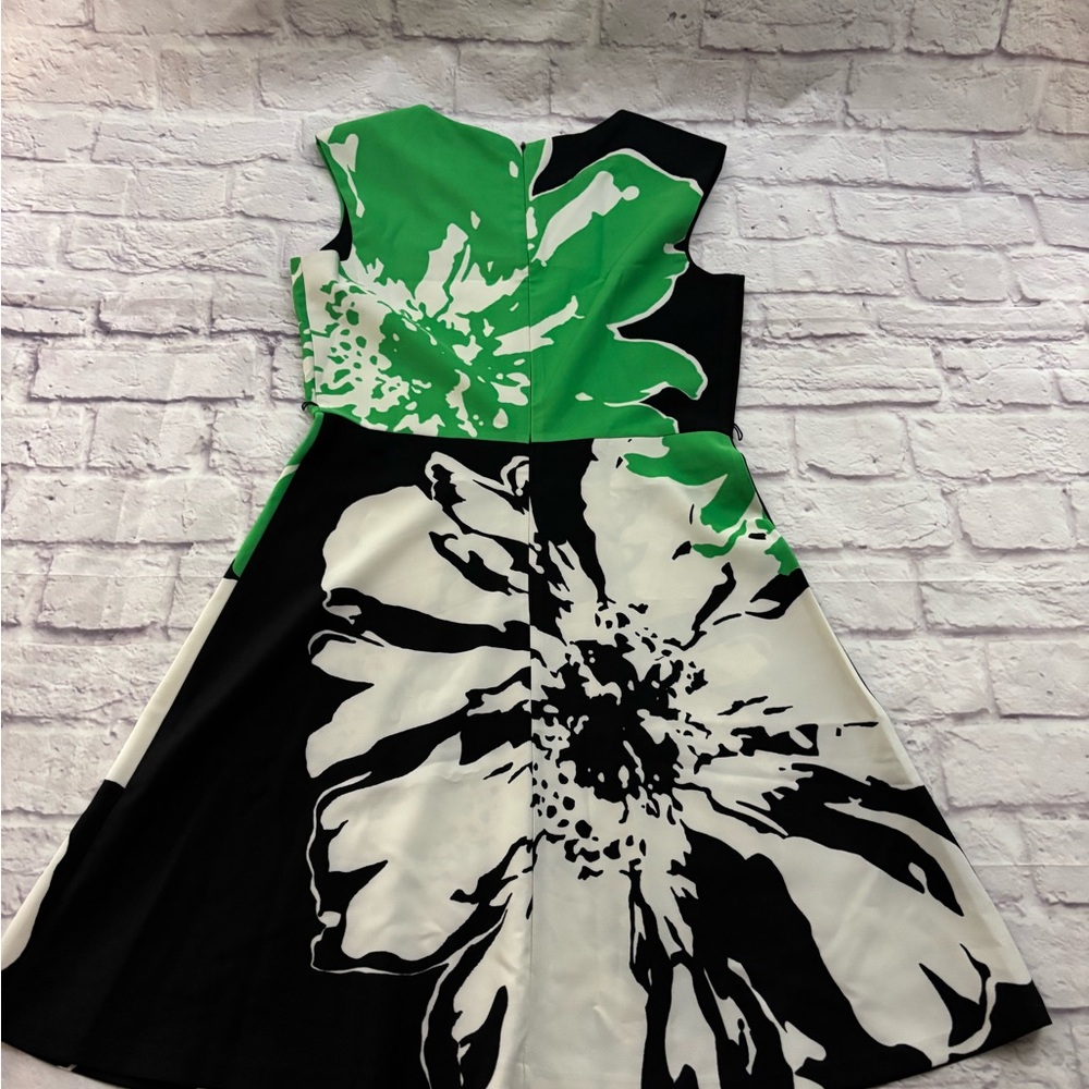 🔵Sandra Darren Vibrant Green and White Dress